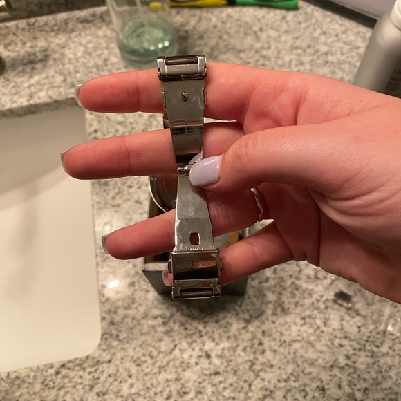 Michael Kors Watch w/ Box - Picture 6 of 10